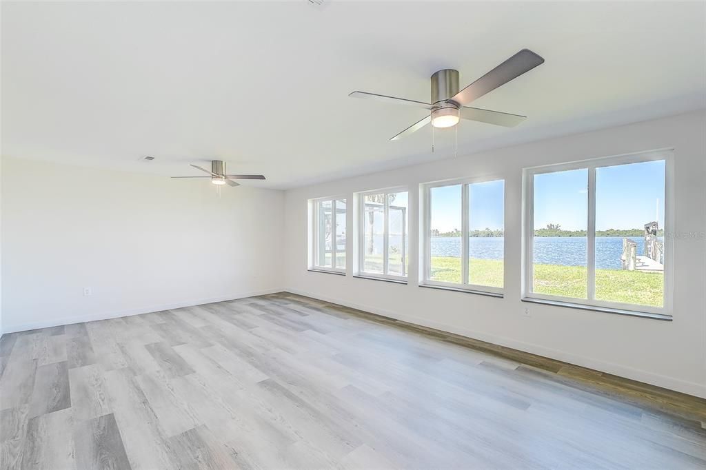 For Sale: $525,000 (3 beds, 2 baths, 1581 Square Feet)