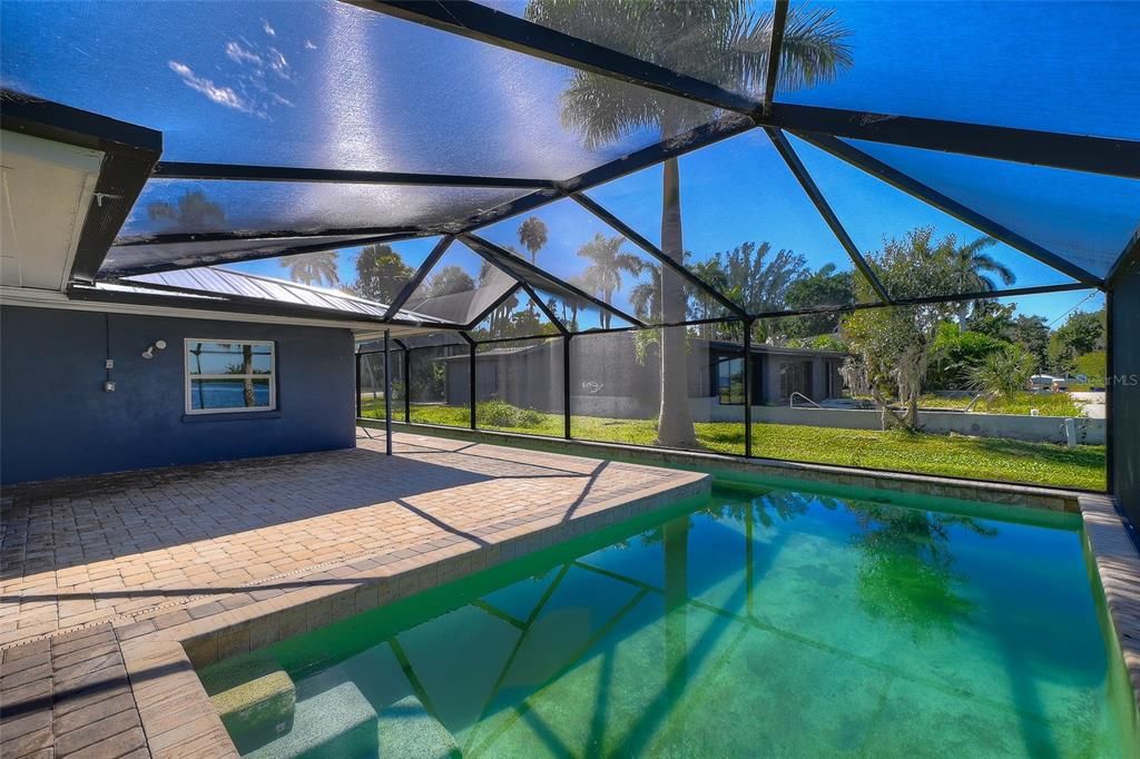 For Sale: $525,000 (3 beds, 2 baths, 1581 Square Feet)