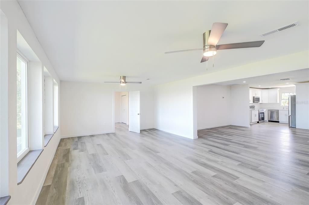 For Sale: $525,000 (3 beds, 2 baths, 1581 Square Feet)