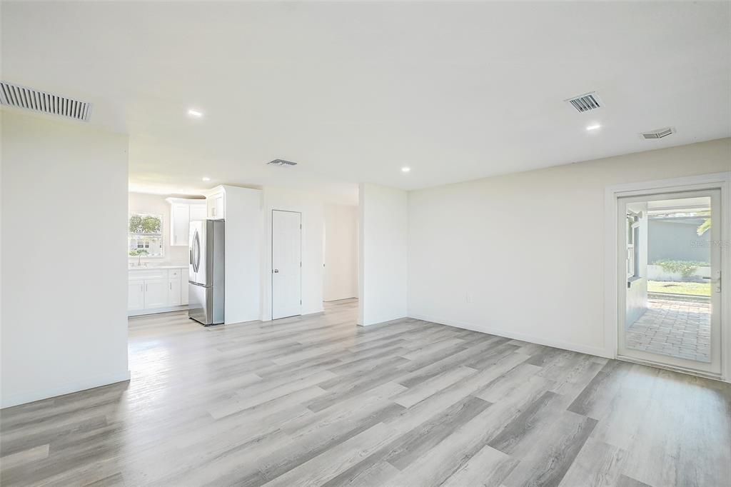 For Sale: $525,000 (3 beds, 2 baths, 1581 Square Feet)