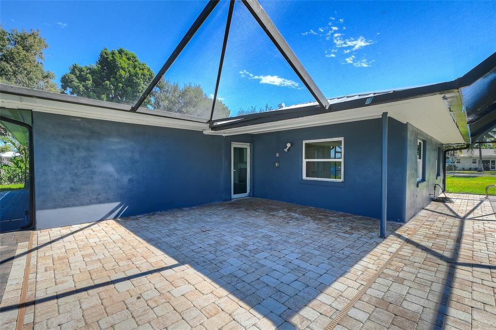 For Sale: $525,000 (3 beds, 2 baths, 1581 Square Feet)