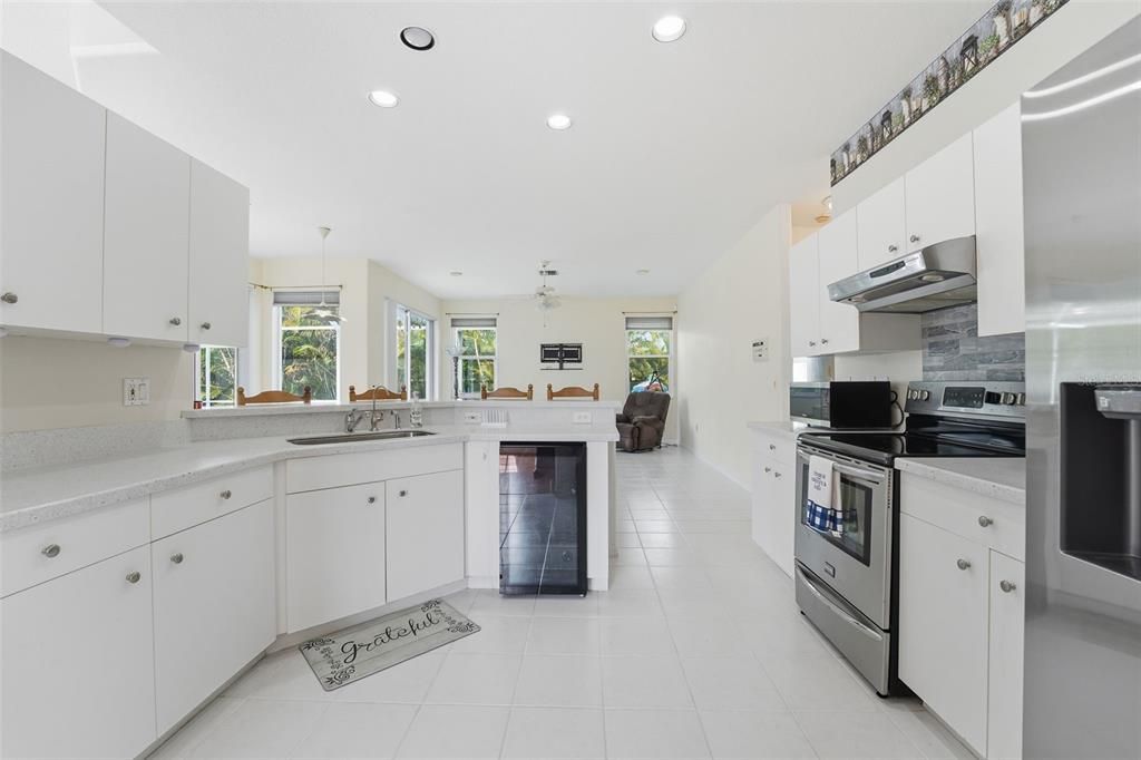 Active With Contract: $448,000 (3 beds, 2 baths, 1834 Square Feet)