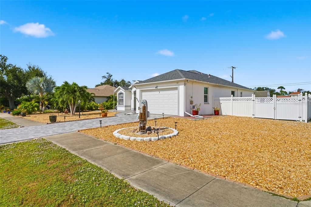 Active With Contract: $448,000 (3 beds, 2 baths, 1834 Square Feet)