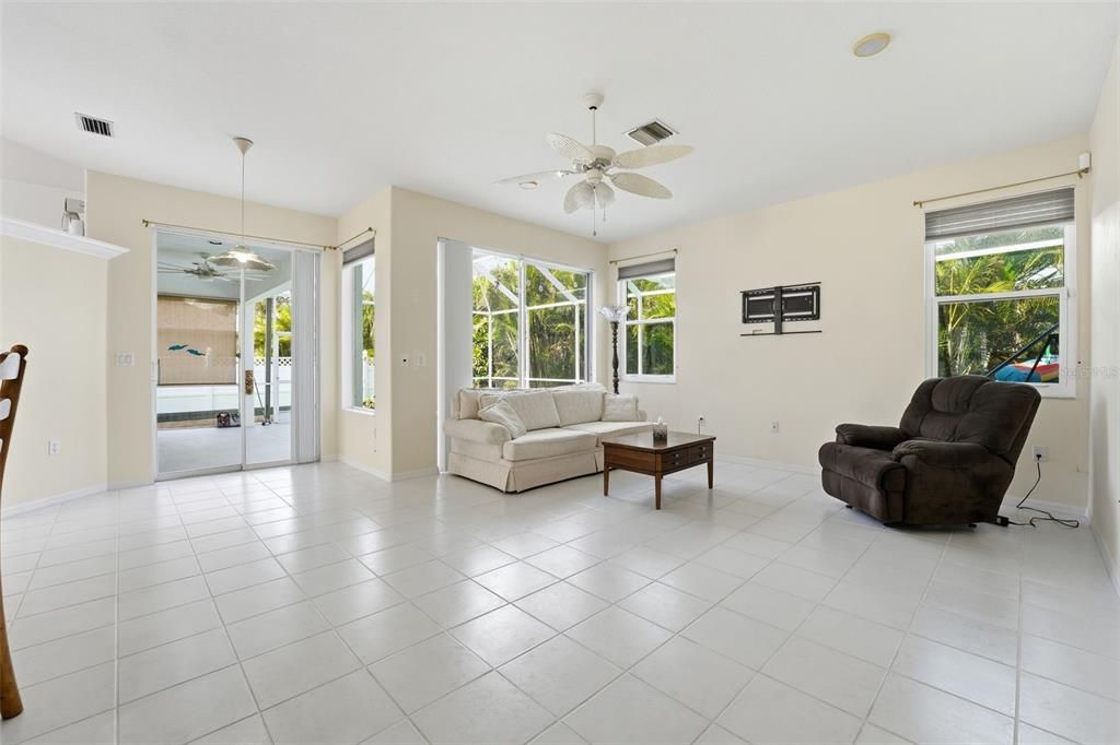 Active With Contract: $448,000 (3 beds, 2 baths, 1834 Square Feet)