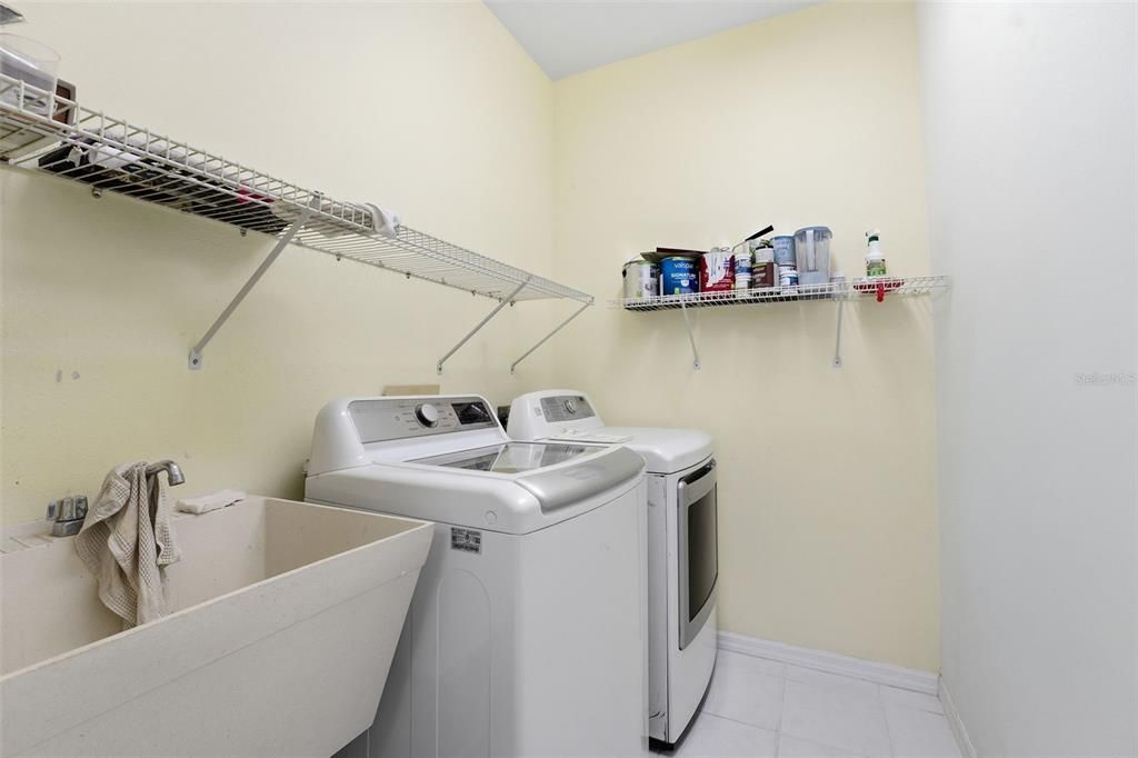 Active With Contract: $448,000 (3 beds, 2 baths, 1834 Square Feet)