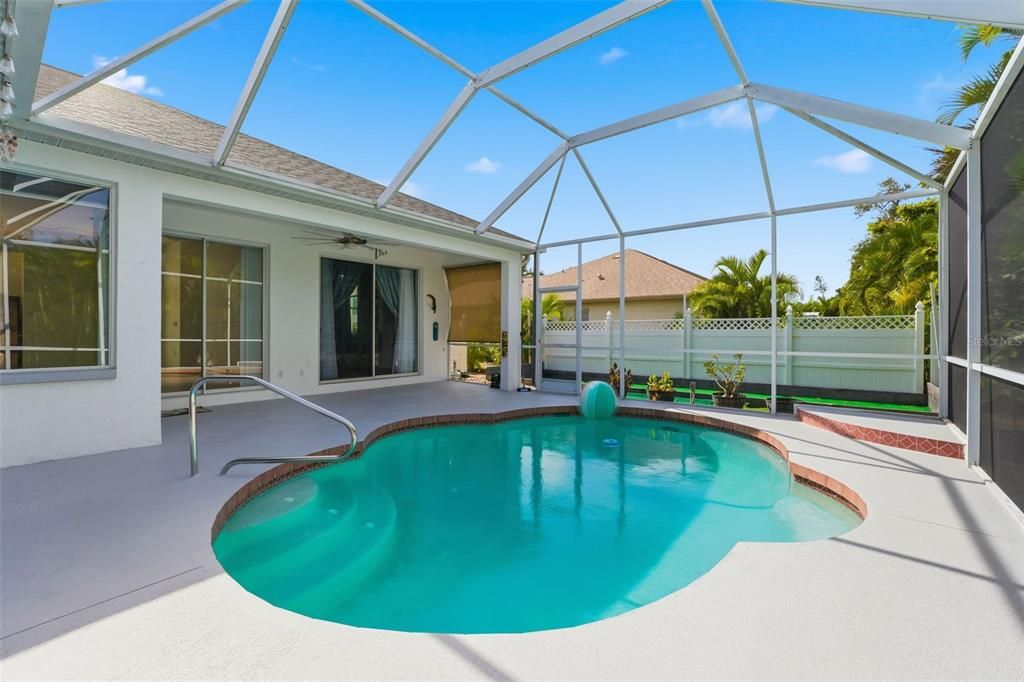 Active With Contract: $448,000 (3 beds, 2 baths, 1834 Square Feet)