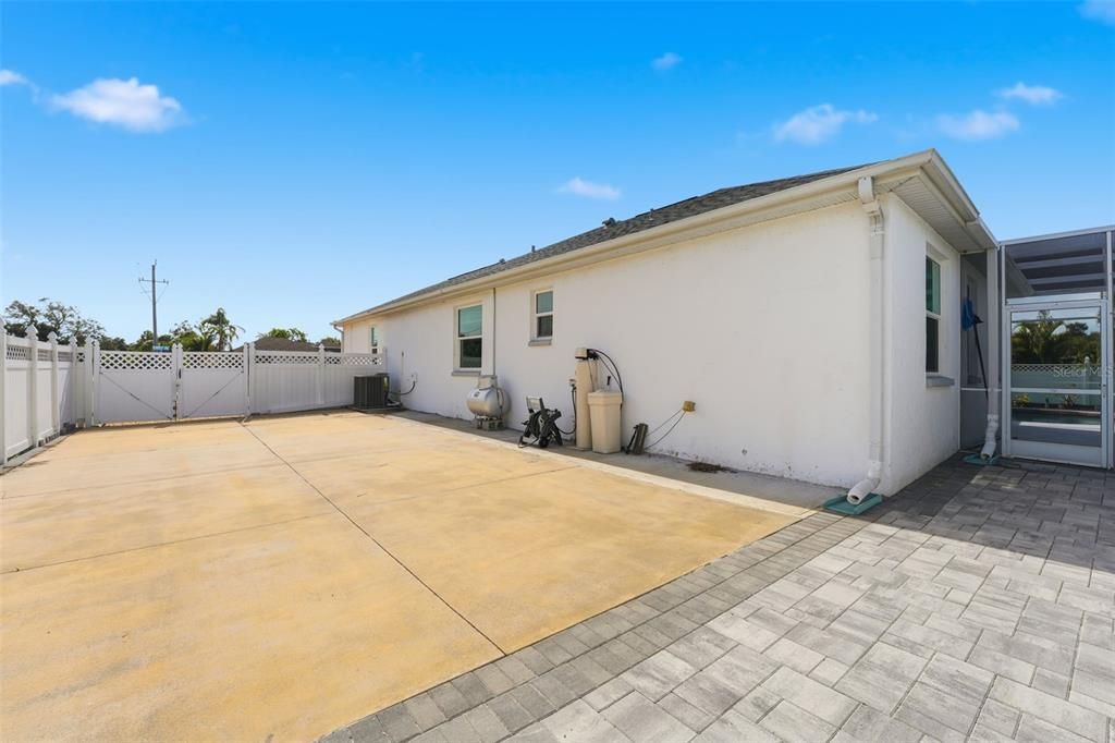 Active With Contract: $448,000 (3 beds, 2 baths, 1834 Square Feet)