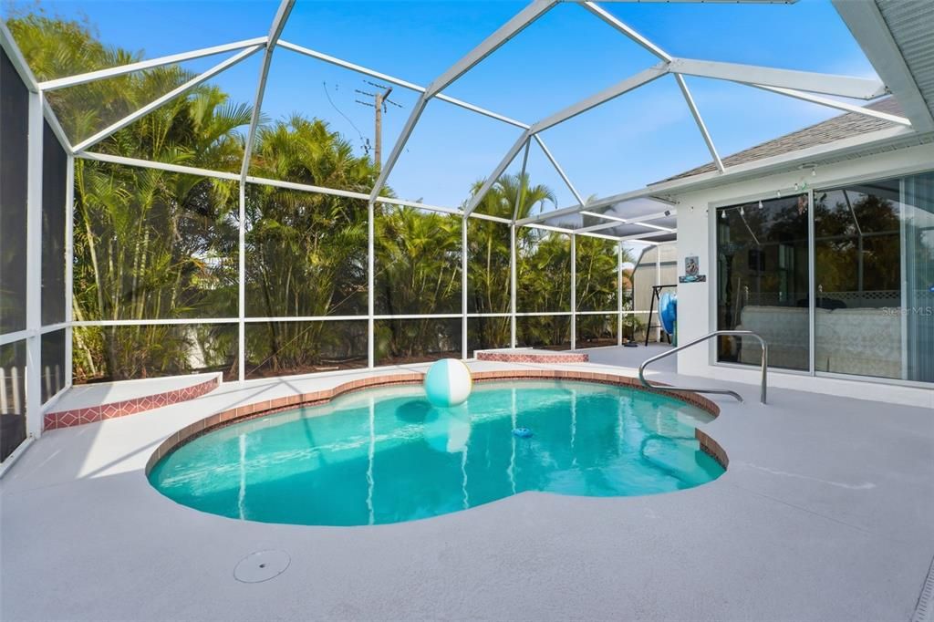 Active With Contract: $448,000 (3 beds, 2 baths, 1834 Square Feet)