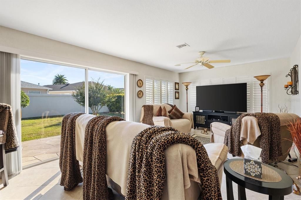 En Venta: $535,000 (3 camas, 2 baños, 2046 Pies cuadrados)