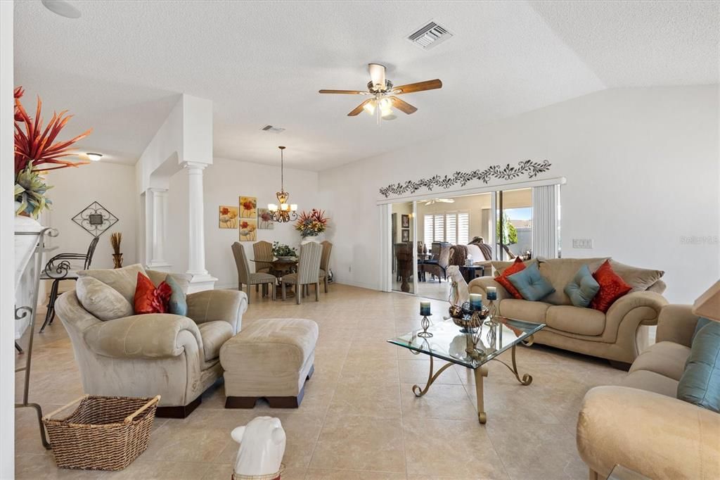 En Venta: $535,000 (3 camas, 2 baños, 2046 Pies cuadrados)