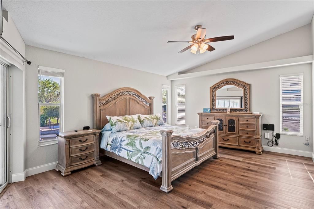 待售: $625,000 (5 贝兹, 3 浴室, 3600 平方英尺)