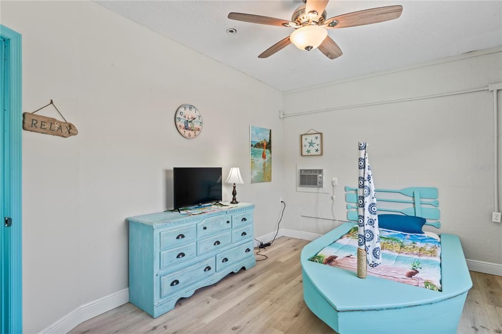 待售: $625,000 (5 贝兹, 3 浴室, 3600 平方英尺)