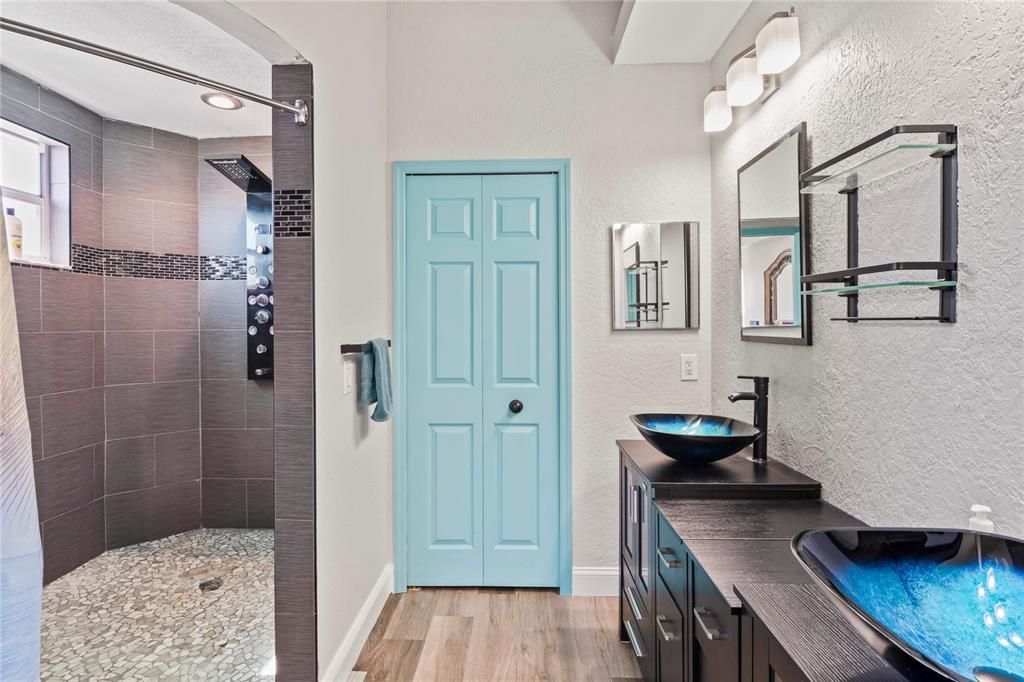 待售: $625,000 (5 贝兹, 3 浴室, 3600 平方英尺)