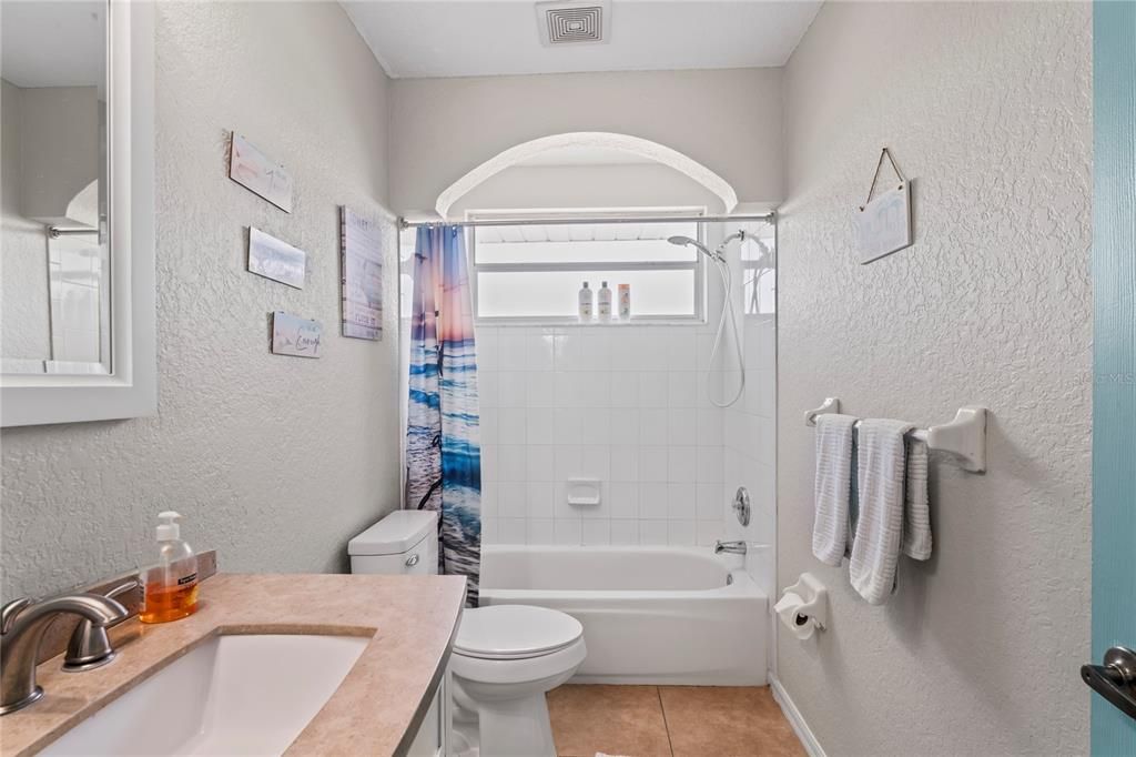 待售: $625,000 (5 贝兹, 3 浴室, 3600 平方英尺)