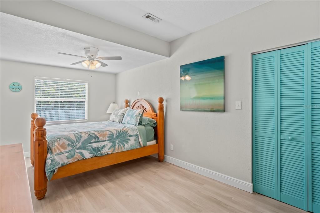 待售: $625,000 (5 贝兹, 3 浴室, 3600 平方英尺)