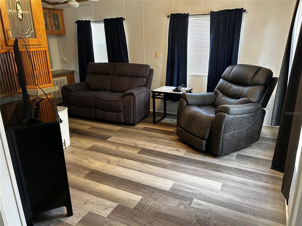 待售: $35,000 (1 贝兹, 1 浴室, 550 平方英尺)