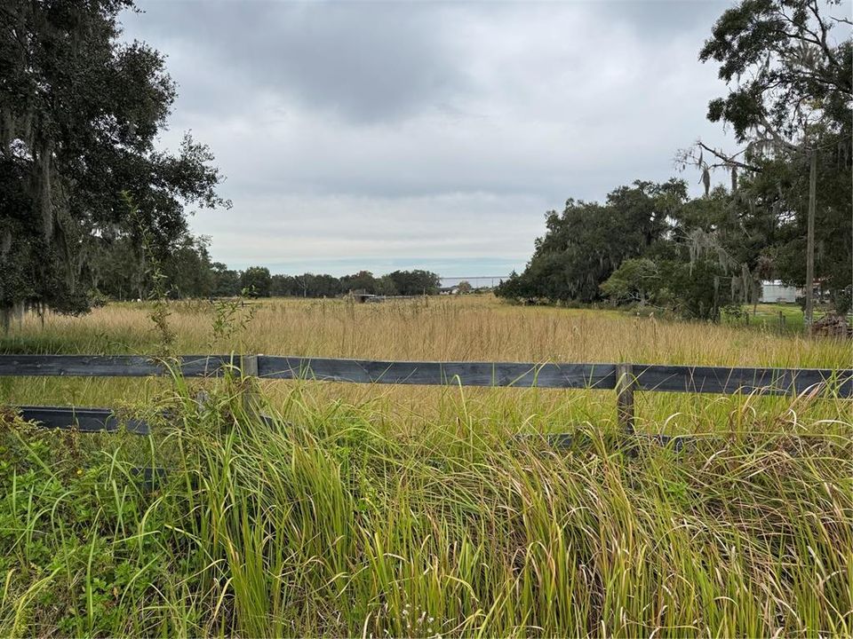 На продажу: $399,000 (5.99 acres)