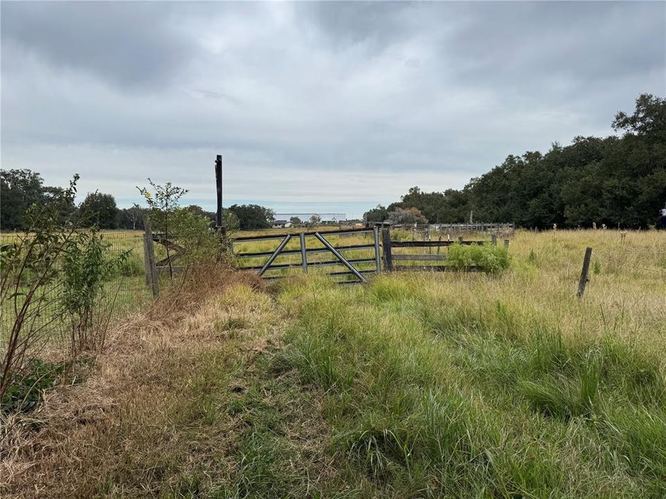 На продажу: $399,000 (5.99 acres)