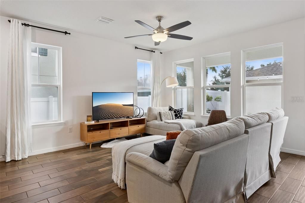 Active With Contract: $475,000 (3 beds, 2 baths, 1853 Square Feet)