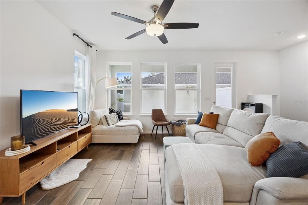 Active With Contract: $475,000 (3 beds, 2 baths, 1853 Square Feet)