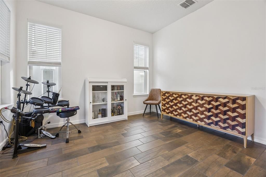 Active With Contract: $475,000 (3 beds, 2 baths, 1853 Square Feet)