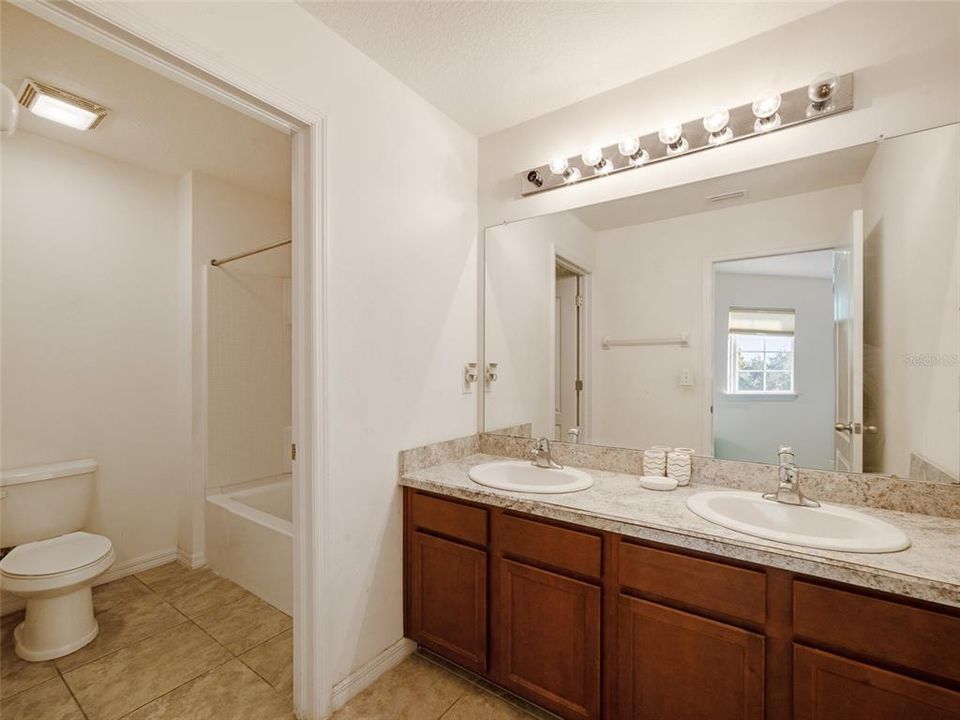 For Sale: $410,000 (4 beds, 3 baths, 2749 Square Feet)