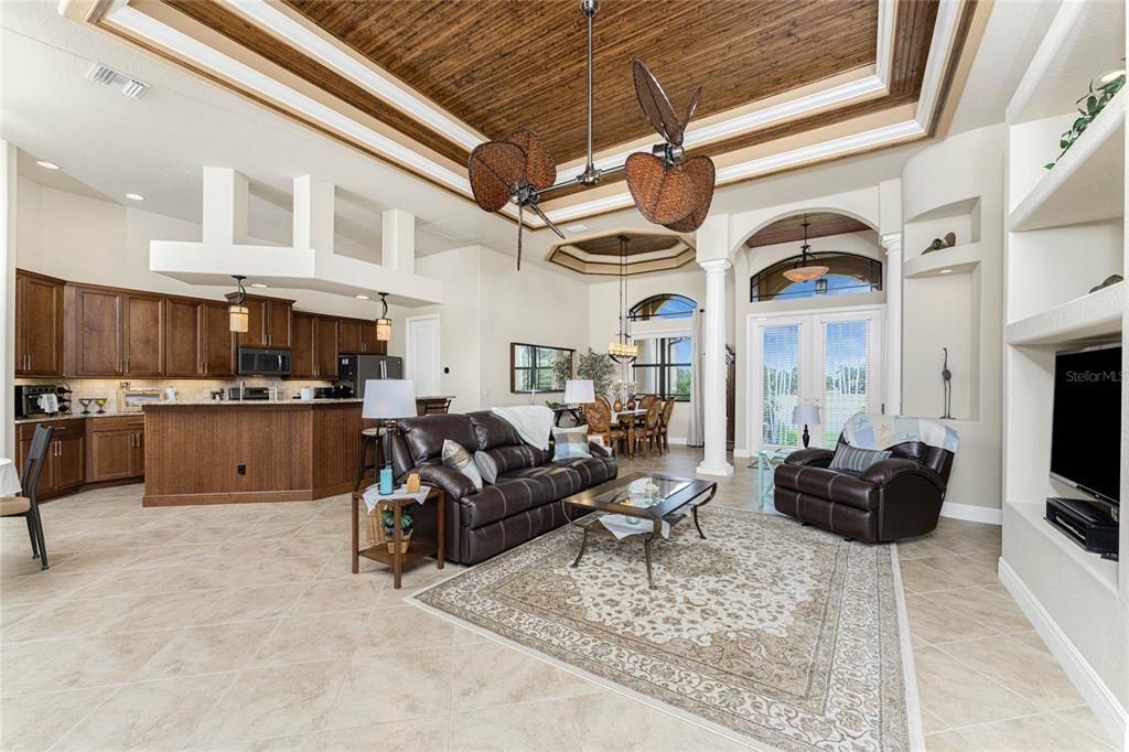 Под контрактом: $579,000 (3 спален, 2 ванн, 2047 Квадратных фут)