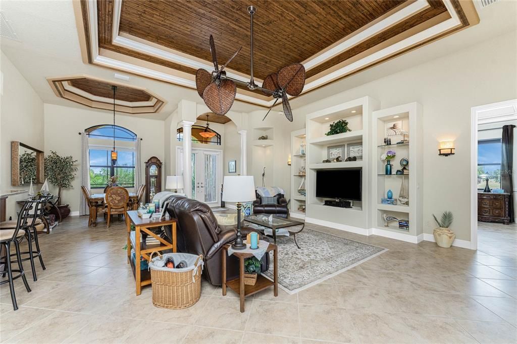 Под контрактом: $579,000 (3 спален, 2 ванн, 2047 Квадратных фут)