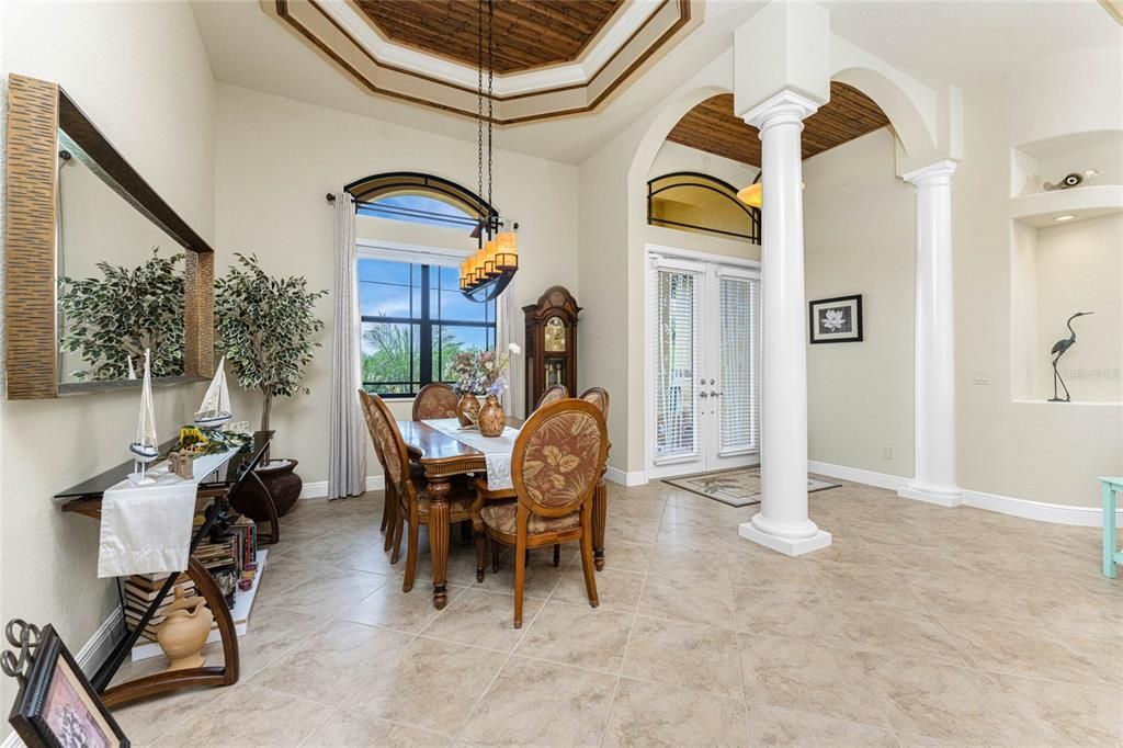 Под контрактом: $579,000 (3 спален, 2 ванн, 2047 Квадратных фут)