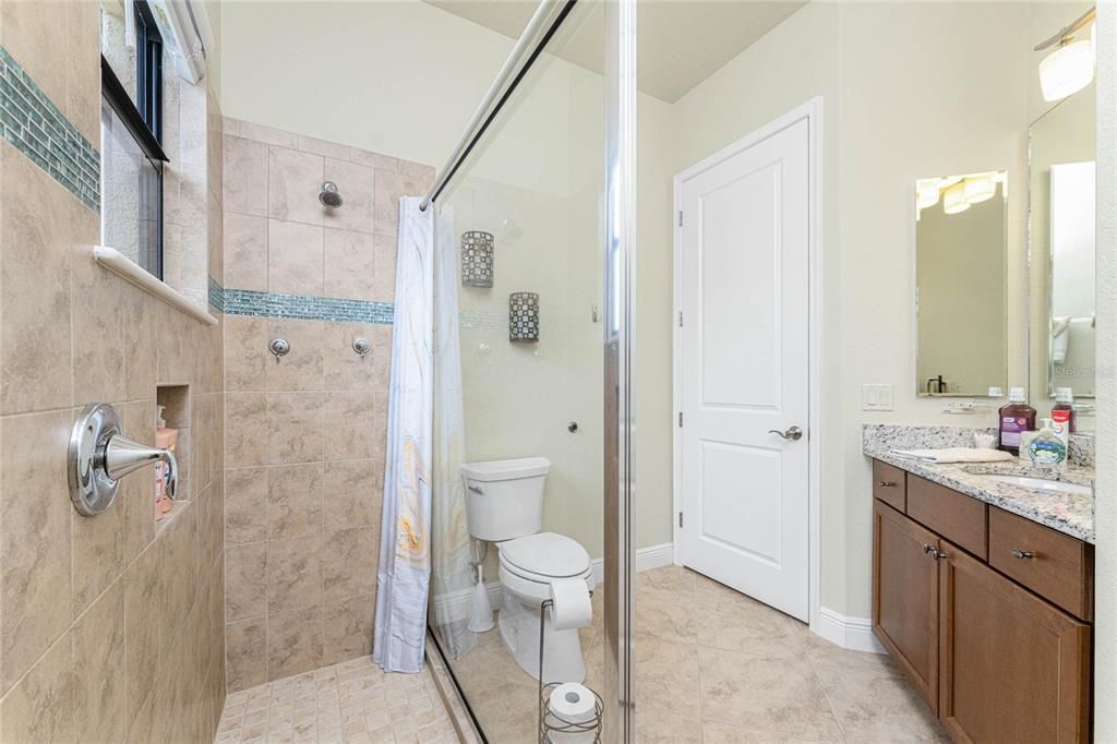 Под контрактом: $579,000 (3 спален, 2 ванн, 2047 Квадратных фут)