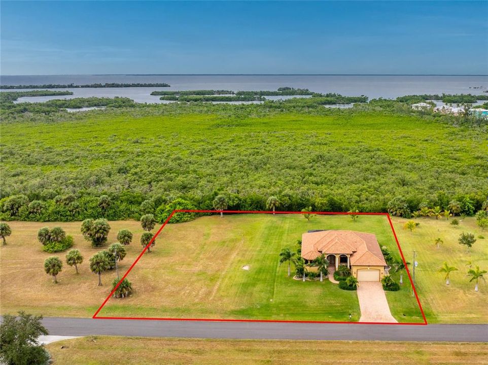 Под контрактом: $579,000 (3 спален, 2 ванн, 2047 Квадратных фут)