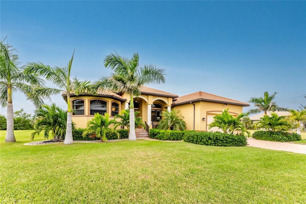 Под контрактом: $579,000 (3 спален, 2 ванн, 2047 Квадратных фут)