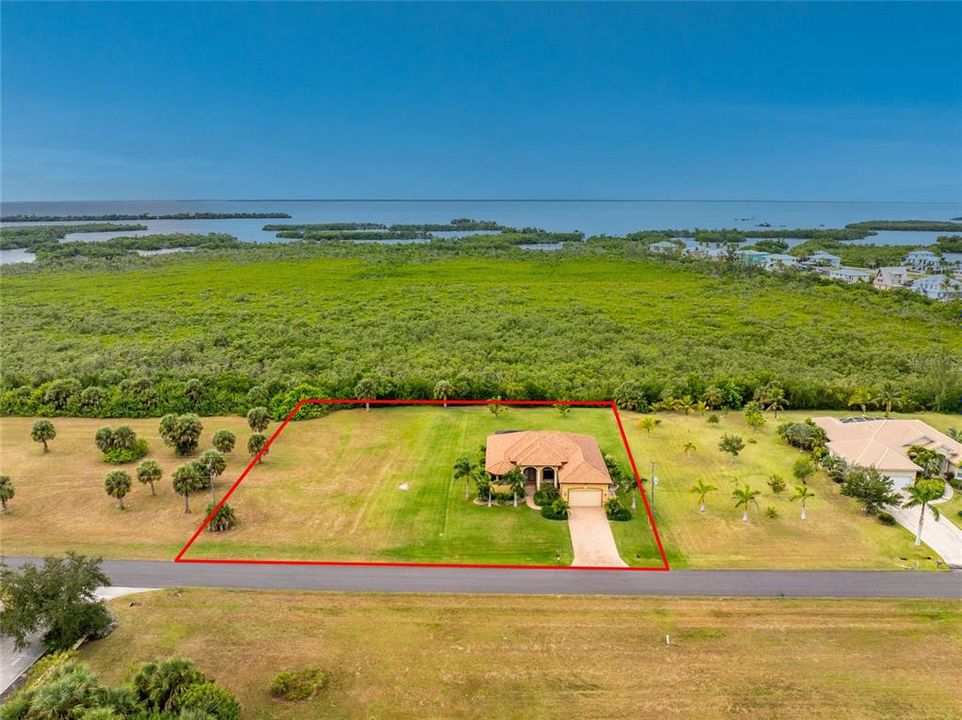 Под контрактом: $579,000 (3 спален, 2 ванн, 2047 Квадратных фут)