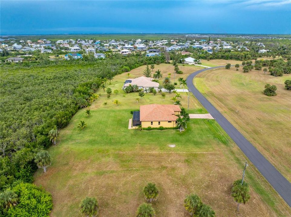 Под контрактом: $579,000 (3 спален, 2 ванн, 2047 Квадратных фут)