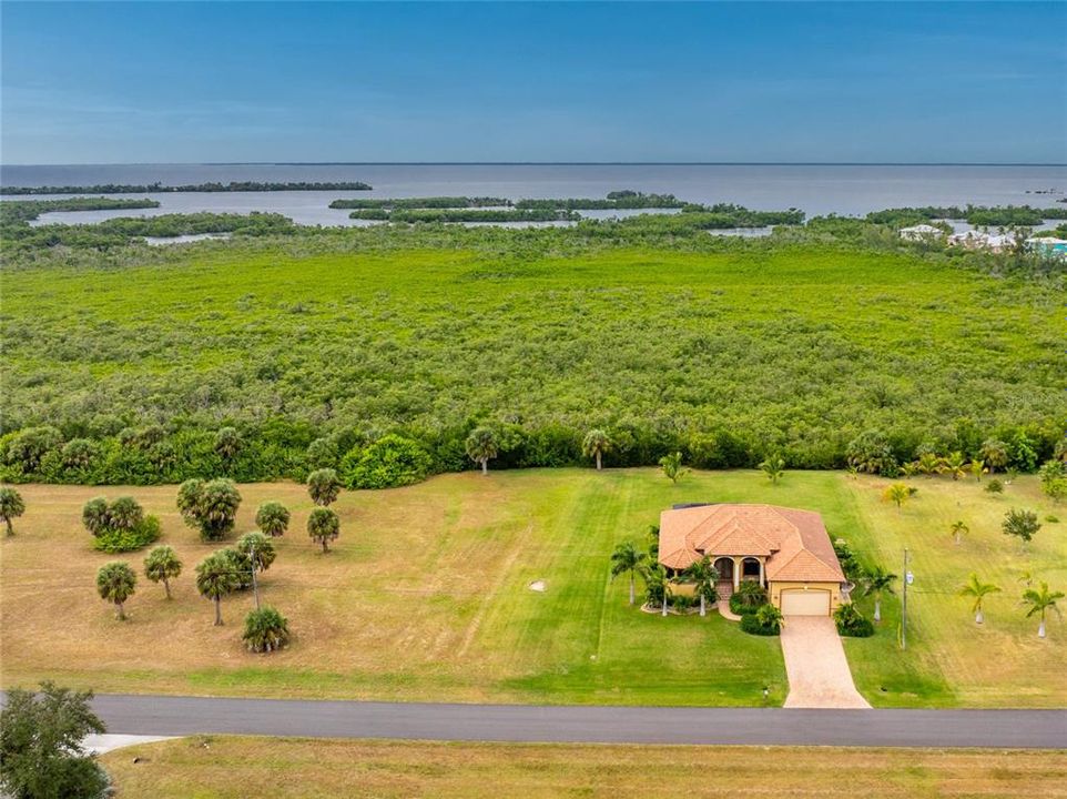 Под контрактом: $579,000 (3 спален, 2 ванн, 2047 Квадратных фут)