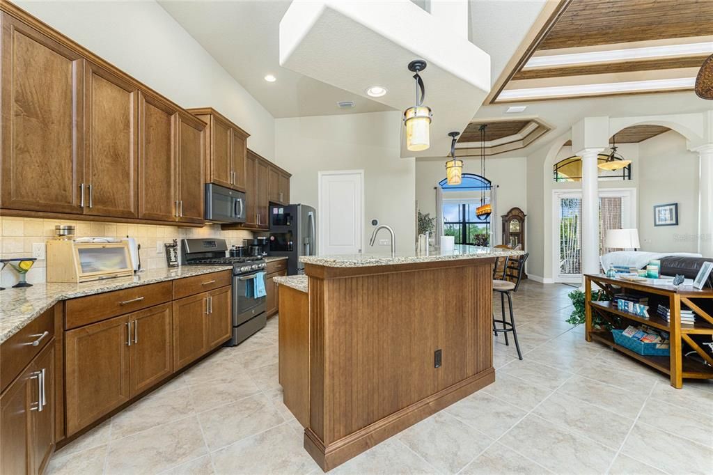 Под контрактом: $579,000 (3 спален, 2 ванн, 2047 Квадратных фут)