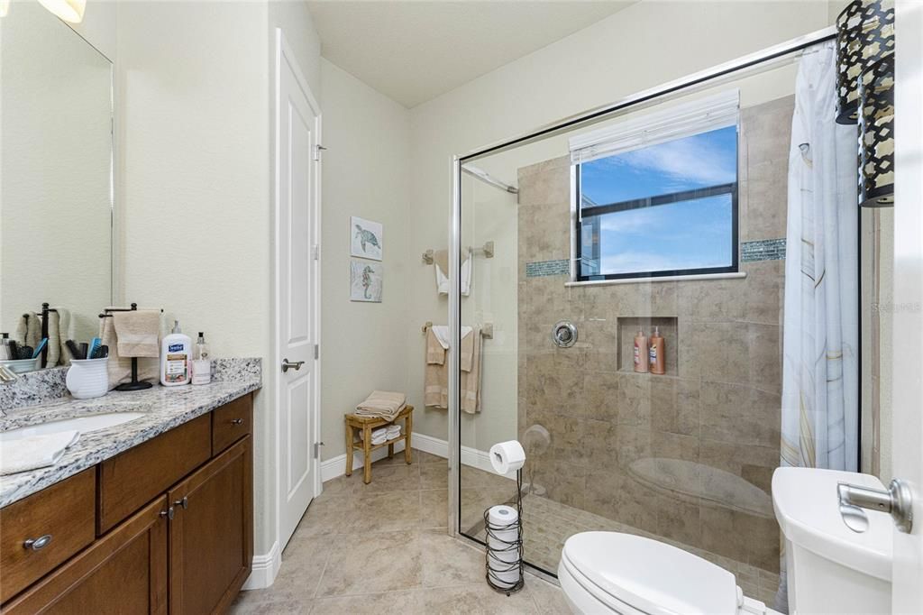 Под контрактом: $579,000 (3 спален, 2 ванн, 2047 Квадратных фут)