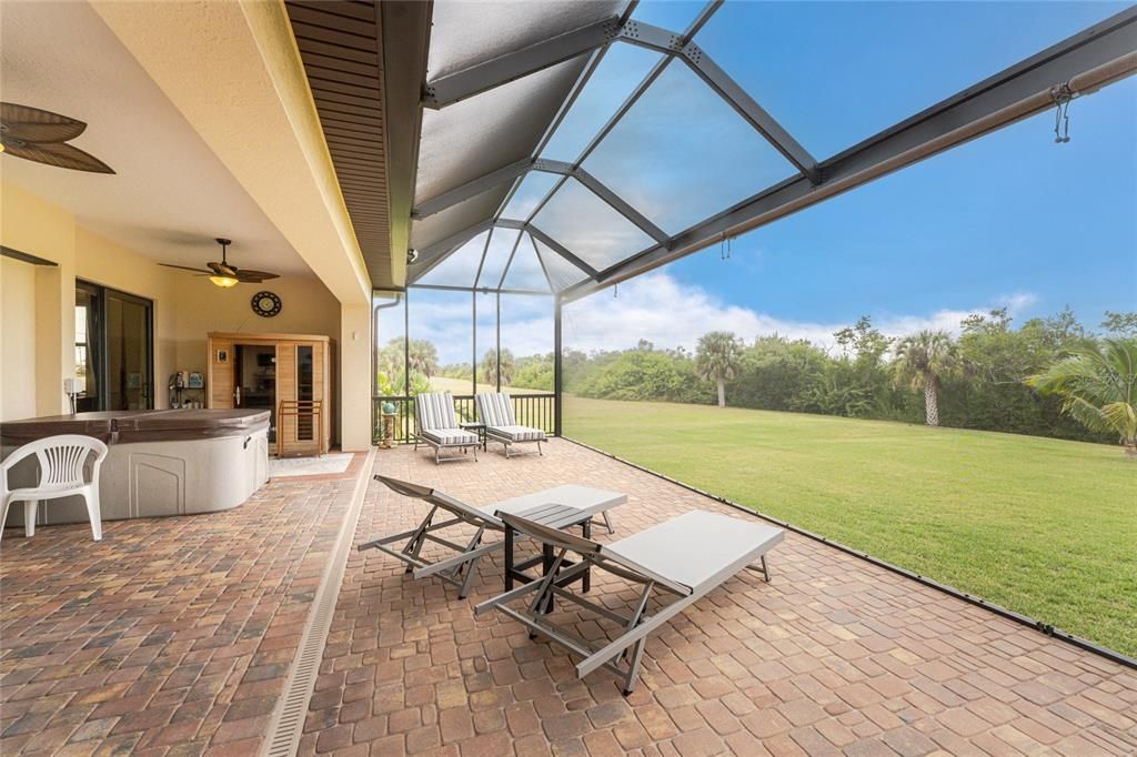 Под контрактом: $579,000 (3 спален, 2 ванн, 2047 Квадратных фут)