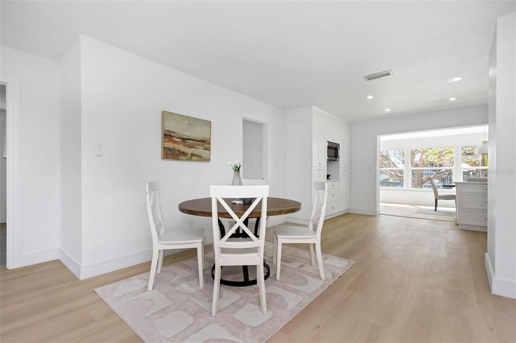 En Venta: $744,900 (4 camas, 2 baños, 2191 Pies cuadrados)