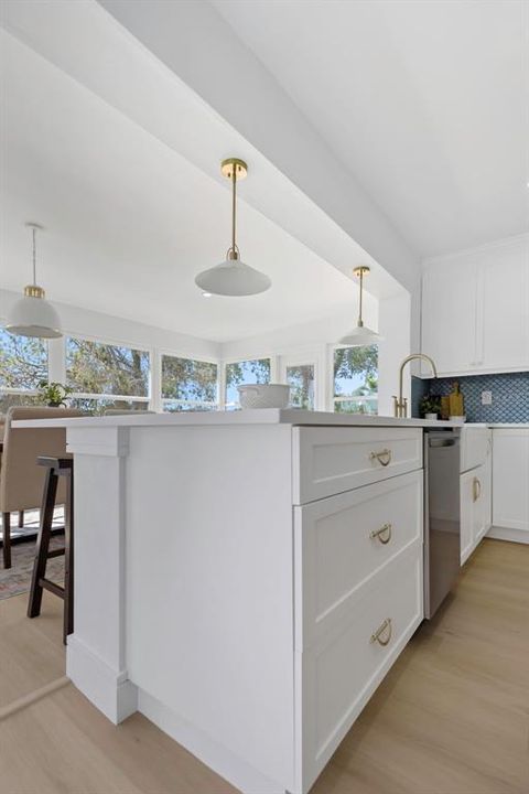 En Venta: $744,900 (4 camas, 2 baños, 2191 Pies cuadrados)