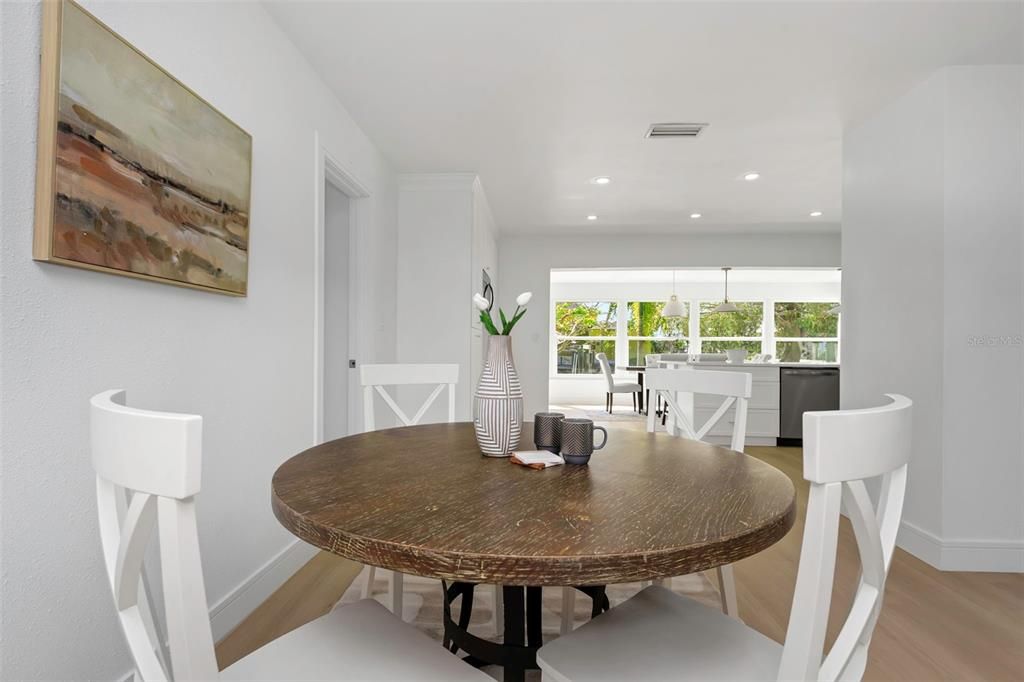 En Venta: $744,900 (4 camas, 2 baños, 2191 Pies cuadrados)