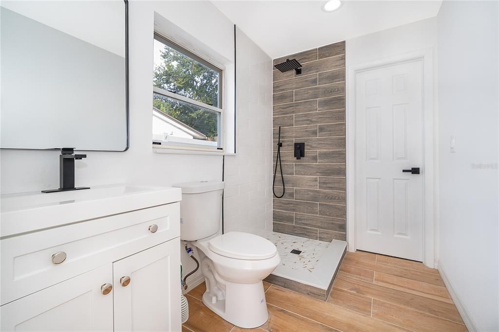 Active With Contract: $390,000 (3 beds, 3 baths, 1107 Square Feet)