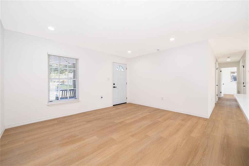 Active With Contract: $390,000 (3 beds, 3 baths, 1107 Square Feet)