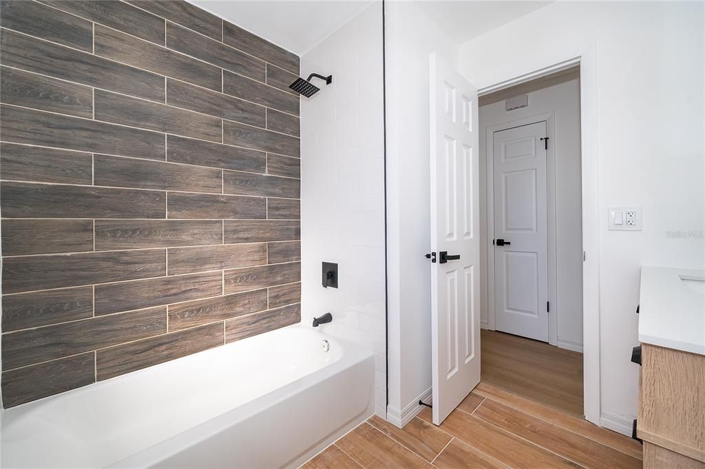 Active With Contract: $390,000 (3 beds, 3 baths, 1107 Square Feet)