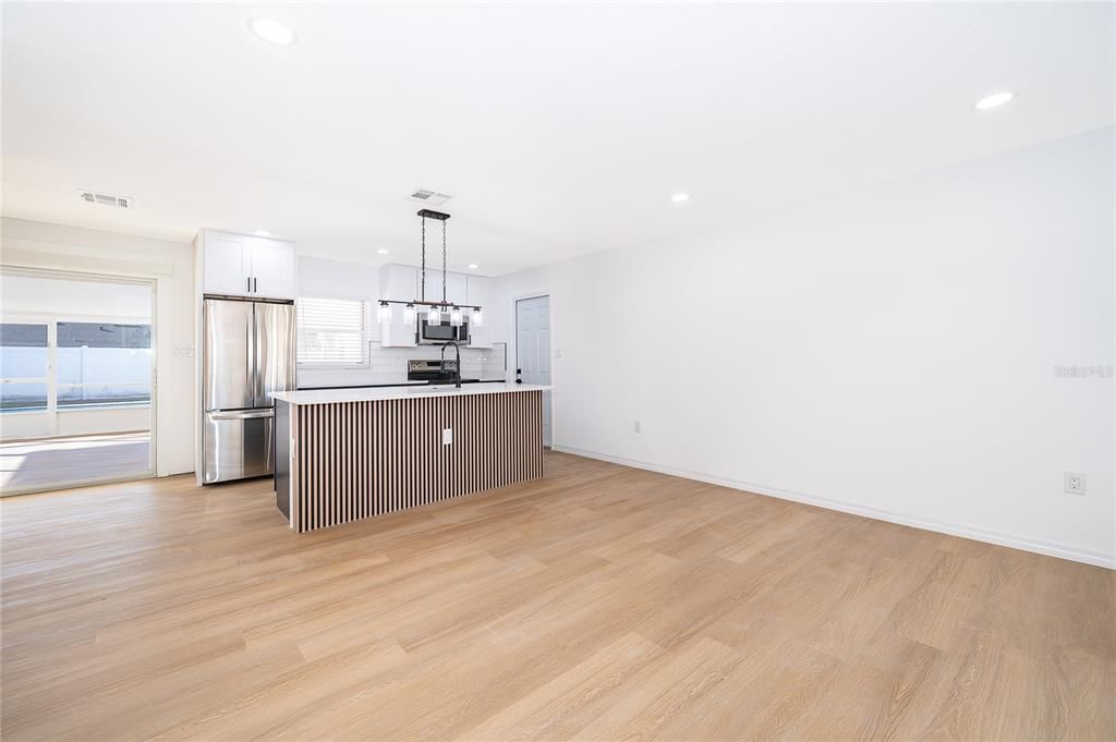 Active With Contract: $390,000 (3 beds, 3 baths, 1107 Square Feet)