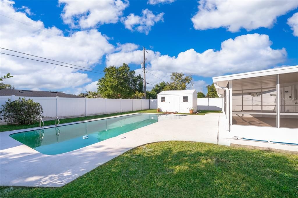 Active With Contract: $390,000 (3 beds, 3 baths, 1107 Square Feet)