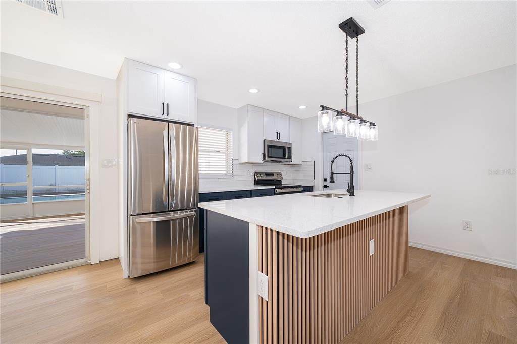 Active With Contract: $390,000 (3 beds, 3 baths, 1107 Square Feet)