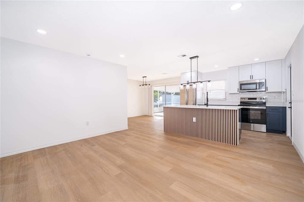 Active With Contract: $390,000 (3 beds, 3 baths, 1107 Square Feet)