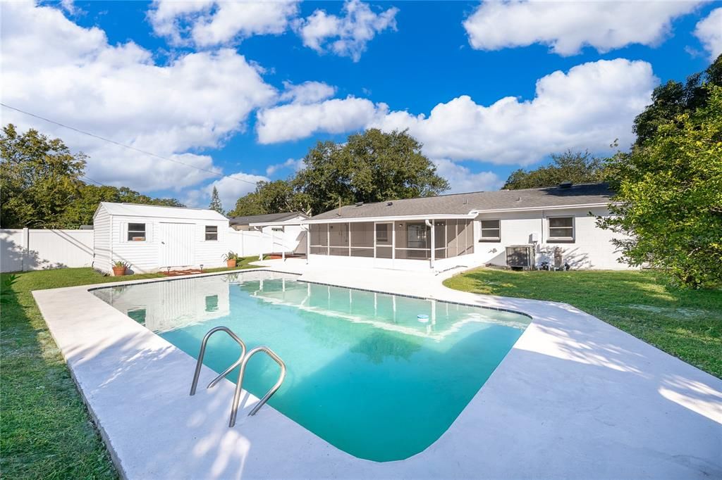 Active With Contract: $390,000 (3 beds, 3 baths, 1107 Square Feet)