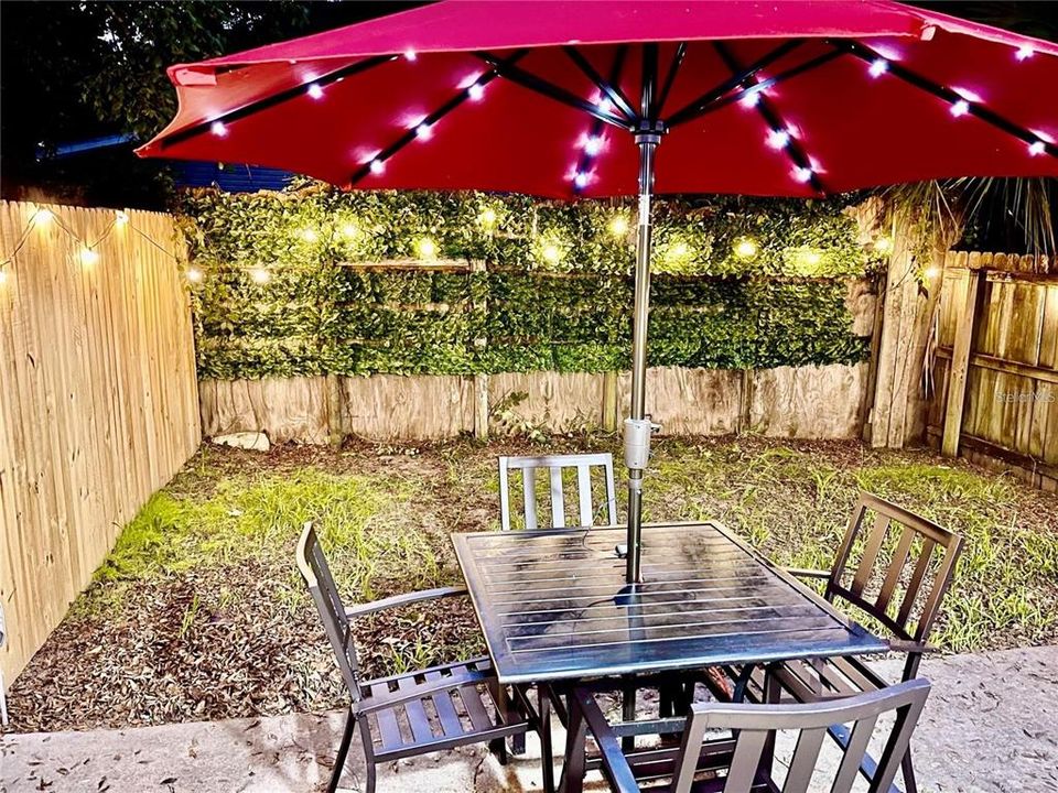 出租: $1,400 (2 贝兹, 1 浴室, 930 平方英尺)